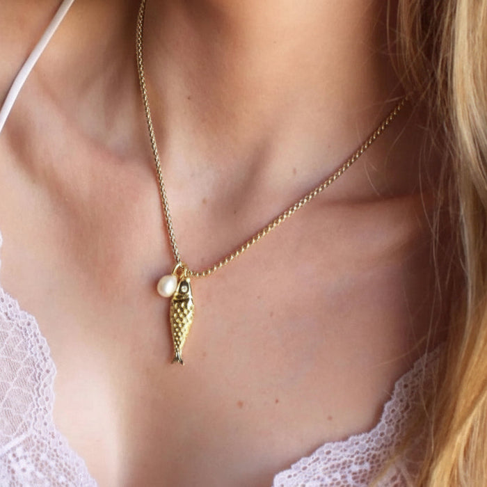 Gold Fish Pendant Necklace: 18 inch