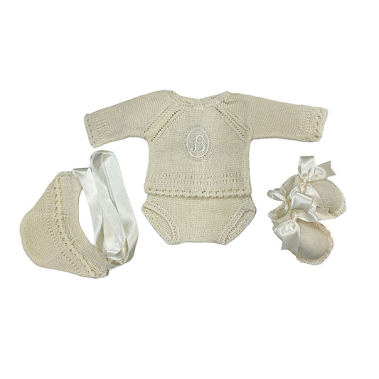 Andy Initial Knitted 4-piece baby set in cream with personalized initial, bonnet and matching booties