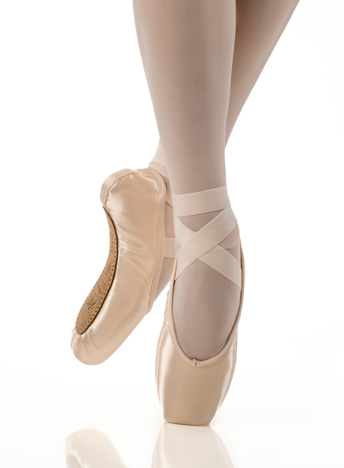 Astra Pointe Shoe - (AD19)