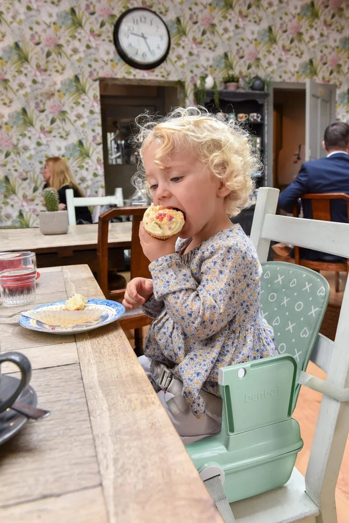Benbat YummiGo Portable Booster+ Seat | Light Grey