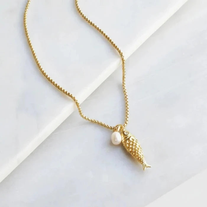 Gold Fish Pendant Necklace: 18 inch