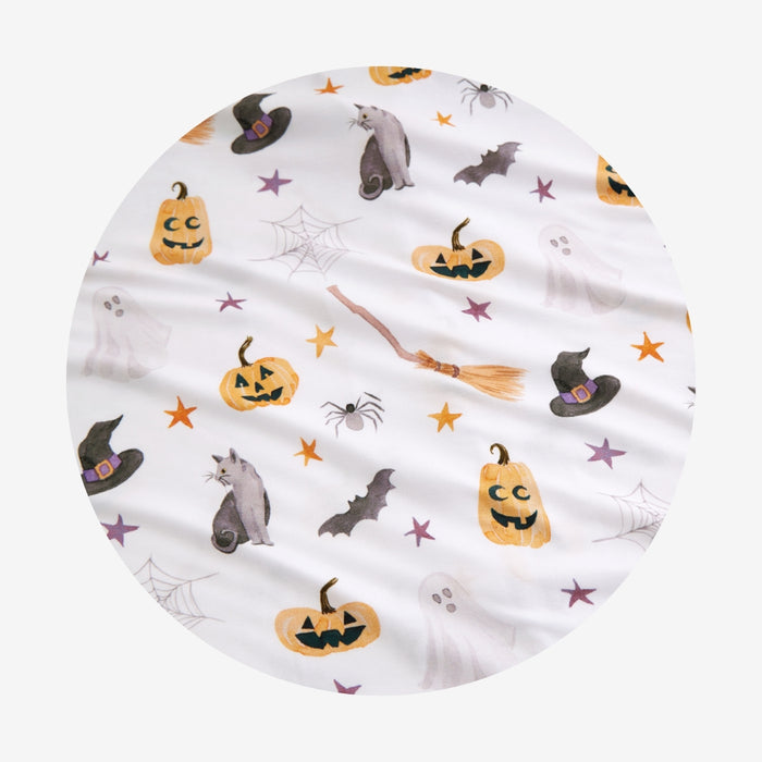 Irving print swatch icon showing pumpkins and bats on white.
