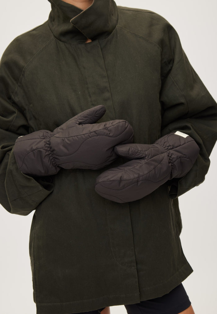 Rethinkit Quilted Mittens Field Country Accessory 0022 almost black