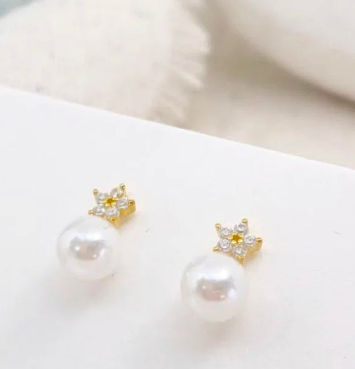 Star Zirconia and Pearl Stud