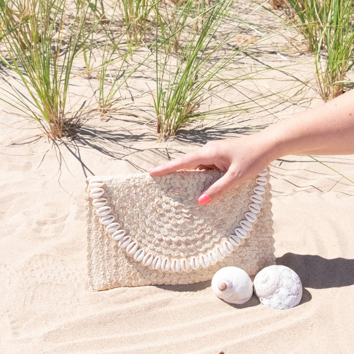 Straw Cove Clutch