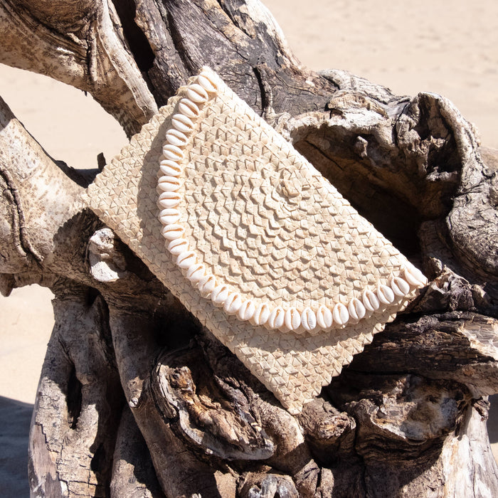 Straw Cove Clutch