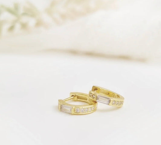 Zirconia Huggie Baguette
