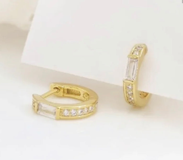 Zirconia Huggie Baguette